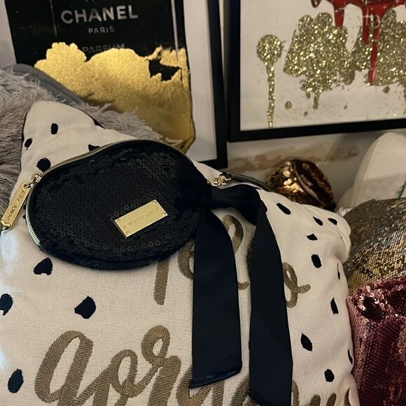 Betsey Johnson Heart Shaped Black Sequins Wristlet Evening Cocktail Purse - Picture 2 of 7